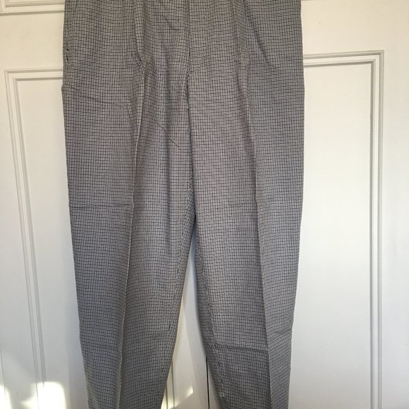 3 for $30 Uniqlo Women cotton tucked tapered pants - Picture 3 of 5